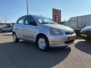 Toyota Yaris 1.3-16V VVT-i Luna | Net nieuwe APK | Centrale deurvergrendeling | CD speler | Radio