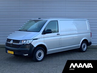 Volkswagen Transporter 2.0TDI L2H1 28 Airco Cruise Sensoren Trekhaak Betonplex Airbag 12V CarPlay Wandbekleding Bijrijdersbank DIN