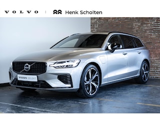 Volvo V60 T6 Automaat Plug-in hybrid AWD Ultra Dark | Panoramadak | Premium audio by Harman Kardon | Verwarmbare voorstoelen en achterbank | Stuurwielverwarming | Parkeerverwarming  | Apple carplay/Android auto | Rondom zichtcamera |  Adaptive cruise control |