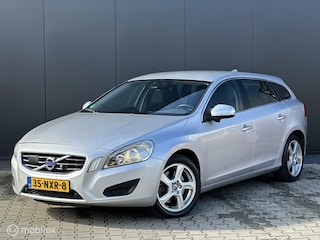Volvo V60 2.0T Momentum | CRUISE | CLIMA | TREKHAAK |