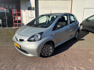 Toyota Aygo 1.0-12V | SILVER/ GREY EDITION NIEUW APK |NETTE AUTO| AIRCO |5 DEUR| E-PKKT|