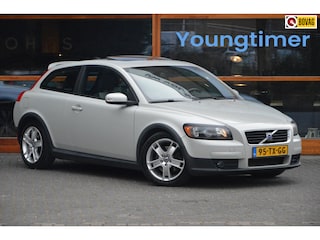 Volvo C30 2.5 T5 | Youngtimer | 5 Cilinder | Stoelverwarming | Schuif/Kantel Dak | Dealer Onderhouden | Premium Sound |