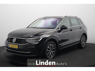 Volkswagen Tiguan 1.5 TSI Life Business | Alcantara Stoelen | Trekhaak | DAB+ Radio | Stuurverwarming | Camera