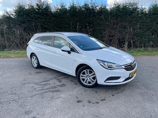 Opel Astra Sports Tourer 1.6 CDTI Business+ NAVIGATIE - TREKHAAK - PARKEERSENSOREN - AIRCO -CRUISE CONTROL