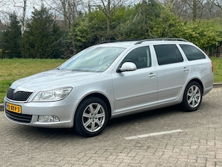 Skoda Octavia Combi 1.2 TSI Tour Business Line 2012 6-bak! Dealer onderhouden! goed rijdend! Ruime auto! Stoelverwarming! Zuinig!