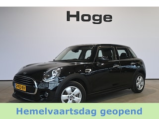Mini Cooper 1.5 Airco Navigatie LED Rijklaarprijs Inruil Mogelijk!