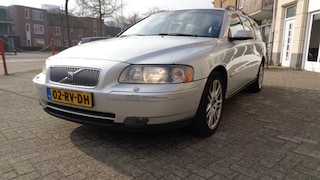Volvo V70 2.4 MOMENTUM
