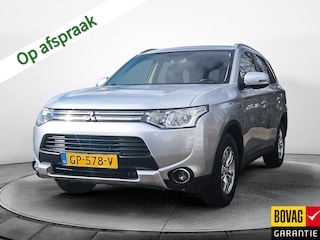 Mitsubishi Outlander 2.0 PHEV Business Edition X-Line (122 PK) Keurig-Onderh. BOVAG-Garantie. NL-Auto. Half-Leer, Navigatie, Cruisecontrol, Achteruitrijcamera, Keyless-Entry/Start, Bluetooth, Licht-Zicht-Pakket, Lm-Velgen-16Inch, Privacy-Glas