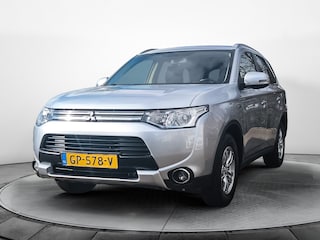 Mitsubishi Outlander 2.0 PHEV Business Edition X-Line (122 PK) Keurig-Onderh. BOVAG-Garantie. NL-Auto. Half-Leer, Navigatie, Cruisecontrol, Achteruitrijcamera, Keyless-Entry/Start, Bluetooth, Licht-Zicht-Pakket, Lm-Velgen-16Inch, Privacy-Glas