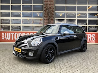 Mini Clubman 1.6 Cooper Chili | Origineel NL | Lederen bekleding | Two-tone lak | Spoiler | Nette auto | Goed onderhouden |