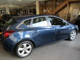 Opel Astra 1.6 AUTOMAAT LEER XENON NAVI TREKHAAK
