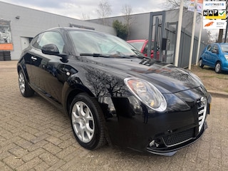 Alfa Romeo Mito 1.4 T Distinctive automaat navi cruise, elec pakket, Dealer onderhouden 1e eigenaar nwe apk 74.700 km * rijklaar *
