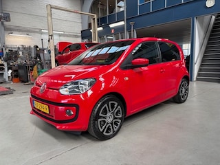Volkswagen Up 1.0 60PK 5-Drs High up! Airco | Fender sound | Cruise control | Lm velgen | Parkeersensoren | Boardcomputer | NAP | Rijklaar prijs!