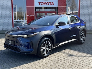 Toyota bZ4X ACTIVE 71 kWh VOORRAADVOORDEEL DIRECT LEVERBAAR WARMTEPOMP 3-FASE LADEN 150 kW 18' LM-VELGEN KEYLESS CAMERA APPLE/ANDROID AD-CRUISE CLIMA