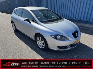 Seat Leon 1.6 Reference Clima, Parkeersensoren, Cruise control, Radio, Trekhaak Bij de verkoop van gebruikte voertuigen door CD-Cars wordt geen standaard garantie verstrekt. De koper aanvaardt het voertuig in de staat waarin het zich bevindt op het moment van aankoop, in