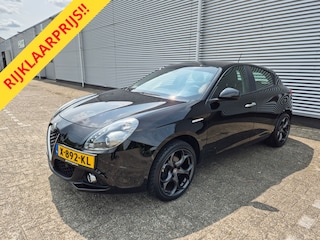 Alfa Romeo Giulietta 1.4 Turbo airco,cruisecontrol,navigatie,parkeersensoren,