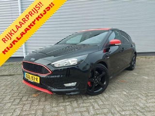 Ford Focus 1.5 135KW/184PK ST line, applecarplay/android,airco,cruise,stoelverwarming,parkeersensoren achter,