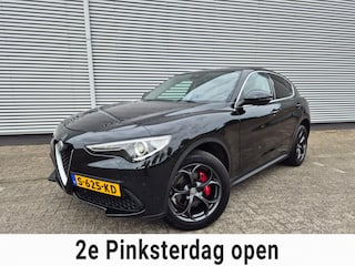Alfa Romeo Stelvio 2.0 T AWD Super Automaat, panoramadak,trekhaak,cruise,navigatie,achteruitrijcamera,lederen bekleding,parkeersensoren,