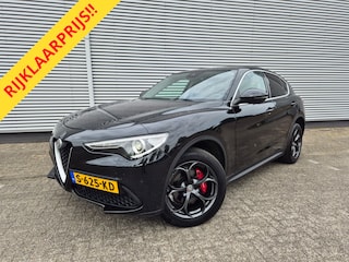 Alfa Romeo Stelvio 2.0 T AWD Super Automaat, panoramadak,trekhaak,cruise,navigatie,achteruitrijcamera,lederen bekleding,parkeersensoren,