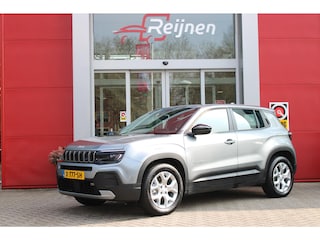 Jeep Avenger ALTITUDE 156PK 54 kWh | 3-FASE | ELEKTRISCH BEDIENBARE ACHTERKLEP | ACHTERUITRIJ CAMERA | NAVIGATIE | DRAADLOZE APPLE CARPLAY/ANDROID AUTO | ALL SEASON BANDEN | LICHTMETALEN VELGEN 17" | ADAPTIVE CRUISE CONTROL | DAB+ RADIO | DRAADLOZE TELEFOONLADER | KEYLESS ENTRY |