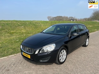 Volvo V60 2.0T Kinetic navi parkeersensoren lm velgen