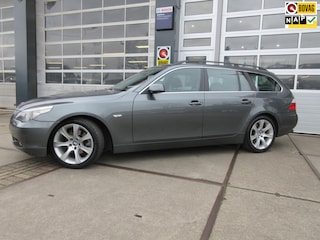 BMW 5-serie Touring 523i Executive / 18"Velgen / Navi / PDC
