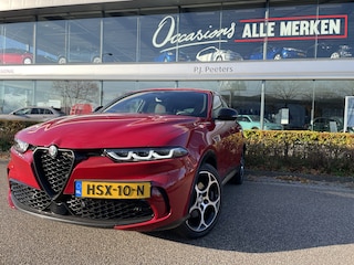 Alfa Romeo Tonale 1.5 Hybrid 160PK VGT TCT7 Veloce Automaat - Climate control - Cruise control -Park. sensoren V+A - Navi full map - A-uitrijcamera - LMV 19"- V.Stoelen verwarmb. - Stuurflippers - Digitaal instrumentenpaneel - Matrix verlicht