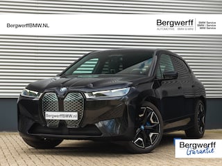 BMW iX xDrive50 - Luchtvering - Integral Active Steering - Driving Ass Prof
