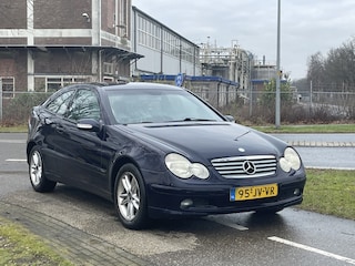 Mercedes-Benz C-klasse Sportcoupé 180 K. Class | APK 12-2025 | Airco | Cruise Control