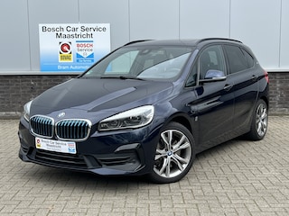 BMW 2-serie Tourer | 225xe iPerformance | Pano | Harman K | Head-up | High Executive | 18" | Sportline | Interesse, Proefrit? Bel of app met: 06-24 28 28 42