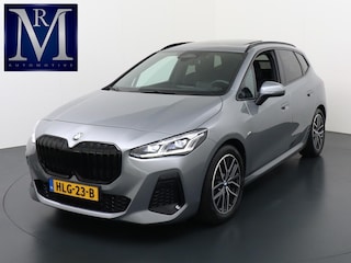 BMW 2-serie Tourer 220i M-Sport VAN €39.900,- VOOR €34.877,- UW LENTEVOORDEEL: €5.023,- | PANO |360 CAMERA | MEMORY SEAT