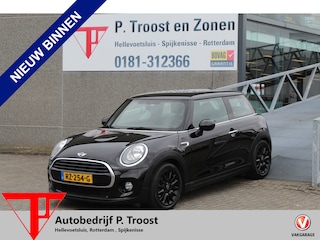 Mini Cooper 1.5 Business Navigatie/Airco/Cruise control/Spraakbediening/Bluetooth/Multifunctioneel stuurwiel/16'' Lichtmetalen velgen/Elektrische ramen/Elektrisch verstelbare spiegels.
