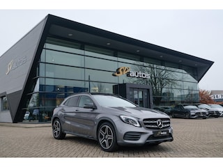 Mercedes-Benz GLA 180 AMG 122pk Panoramadak Night pakket Climate control Cruise control Trekhaak 19" LMV