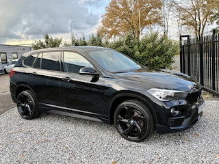 BMW X1 sDrive18i Exe Aut Nav|Cruis|PDC|LED Zwart