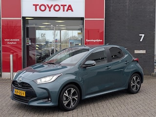 Toyota Yaris 1.5 HYBRID 115 DYNAMIC LED CAMERA NAVI STUUR- & STOELVERW. 16"LM-VELGEN P-SENSOREN