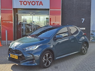 Toyota Yaris 1.5 HYBRID 115 DYNAMIC LED CAMERA NAVI STUUR- & STOELVERW. 16"LM-VELGEN P-SENSOREN