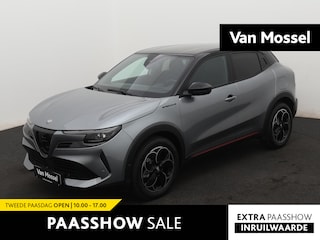 Alfa Romeo Junior Elettrica Speciale 54 kWh | Navigatie | Parkeersensoren | Camera | Stoelverwarming | Warmtepomp | LMV 18"|