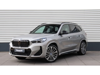 BMW iX1 xDrive30 M-Sport | Massage | Harman/Kardon | Panoramadak | Head-up | Trekhaak | Comfort Access