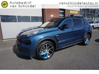 Lynk & Co 01 1.5 261PK! DEC 2022 DEALER ONDERHOUDEN 4X ALL SEASON BANDEN 360CAMERA 6,6KWH LADER PANORAMADAK ANDROID/APPLECARPLAY ADAPTIEVE CRUISE NAVI STOELVERWARMING PDC V+A 20INCH ENZ...