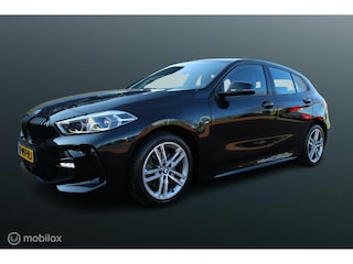 BMW 118i M Sport High Executive, Sportstoelen, Cruise, Carplay, Pdc voor + achter, Clima.