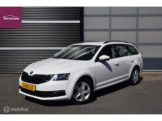 Skoda Octavia Combi 1.5 TSI 150pk Ambition Navi Apple Carplay Parkeersensoren