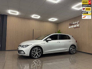 Volkswagen Golf 1.5 eTSI Style * NL Auto / Automaat / Panoramadak / Carplay / Afn. Trekhaak / LED *