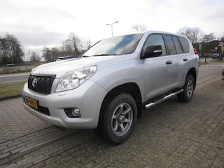 Toyota Land Cruiser 3.0 D-4D-F LX High Roof Window Van