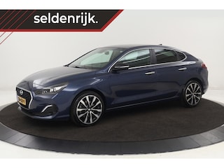 Hyundai i30 Fastback 1.4 T-GDI Premium | Trekhaak | Carplay | Full LED | Half leder | Keyless | Navigatie | Camera | Climate control | PDC | Cruise control
