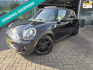 Mini Cooper 1.6 10 Years II | 12MND GARANTIE | PANO DAK | LEDER | AIRCO | STOELVERWARMING |