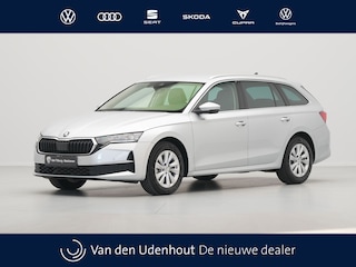 Skoda Octavia Combi 1.5 TSI MHEV Business Edition Navigatie Keyless Privacy Glas Lm Velgen Nieuw Model