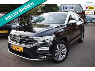 Volkswagen T-Roc 1.5 TSI Sport 150 PK ADAP CRUISE/CARPLAY/CAMERA/AIRCO-ECC/PDC V+A/TREKH/6 BAK/LMW 17 INCH/STOEL+STUUR VERW/USB