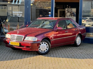 Mercedes-Benz C-klasse 200 Sport AUTOMAAT Youngtimer! TOPSTAAT NL AUTO 2e eigenaar! AIRCO l Trekhaak l Navi!