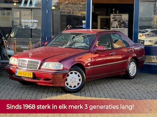 Mercedes-Benz C-klasse 200 Sport AUTOMAAT Youngtimer! TOPSTAAT NL AUTO 2e eigenaar! AIRCO l Trekhaak l Navi!