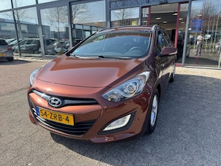 Hyundai i30 Wagon 1.6 GDI Business Ed. NAVI CAMERA DEALER BJ 2013 !!!